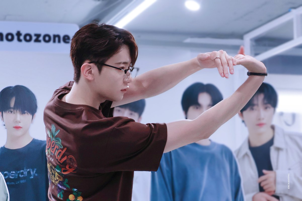 enchanting514's tweet image. 250630

୧⃛(๑⃙⃘◡̈︎๑⃙⃘)୨⃛

#YECHAN #예찬 #YECHANI
#OMEGA_X #오메가엑스