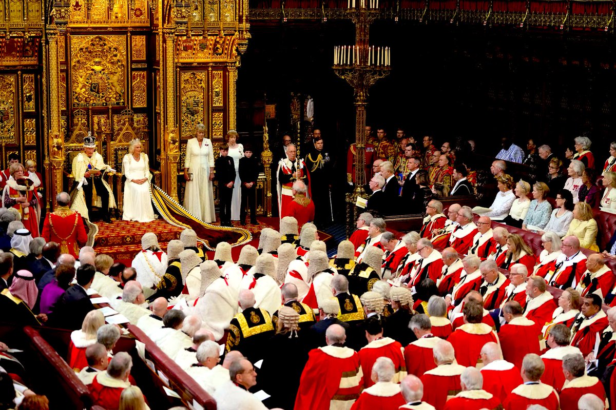 AlastairBruce_'s tweet image. Today is The Queen’s 78th birthday.
Last year, @GylesB1 was Guest of Honour at @edinburghcastle for Her Majesty’s 77th birthday Gun Salute.
And this salute prevented me from processing into House of Lords, as an herald, for first State Opening of this Parliament. So, current…