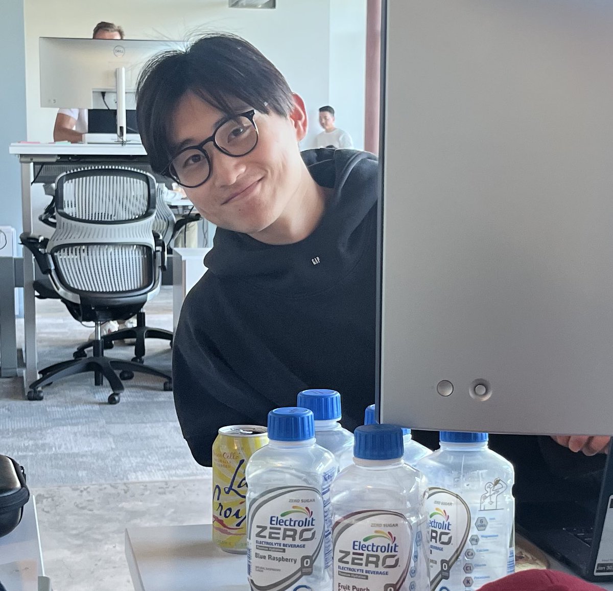 veggie_eric's tweet image. Dane and I agreed to do a fast after launching Grok 4
72 hours of no food later, I can confidently say: 0/10 would not recommend, this was needless suffering.
Surprisingly I got a lot of work done, but ketosis clarity is pure fiction. All health influencers are capping