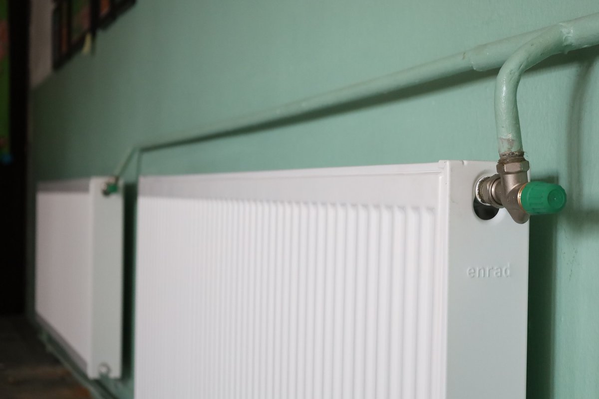 📍Work is underway in 15 schools and 1 preschool to ensure students return to more comfortable, efficient spaces this fall. With support from the Government of Kosovo, KEEF is improving insulation, windows, heating, and lighting to boost energy savings and well-being 💡
#KEEF