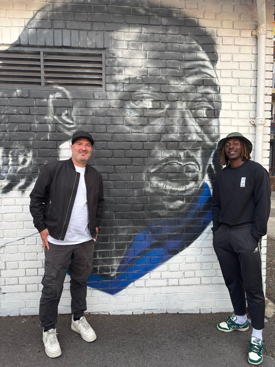 MurWalls's tweet image. Recently @EbereEze10 visited the @kirbyestate with his family to sign his mural and meet the residents 

#CPFC #Eze #streetart #mural