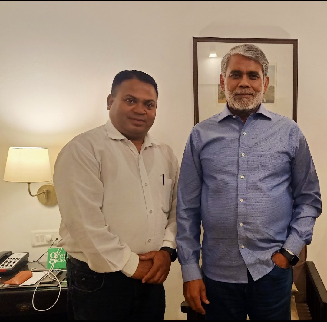 kkchourase's tweet photo. भोपाल में सिद्धार्थ मेमोरियल फाउंडेशन के तत्वाधन में रूपीश ऑफ़ प्रॉब्लम की 100 की वर्षगांठ के कार्यक्रम में शामिल हुए!मुख्य अतिथि न्यायमूर्ति न्यायधीश श्री सुरेश कुमार कैत जी, पूर्व न्यायधीश मध्यप्रदेश,आयुष्मान सुरेश पासवान जी https://t.co/129JVPUUOW