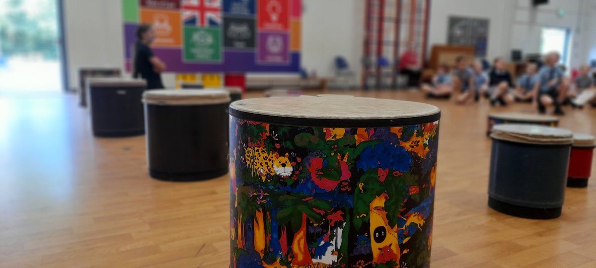 SevenoaksPri's tweet image. We enjoyed an exciting music workshop in school yesterday by Earth Song, who brought musical instruments to life with a wide range of rhythms and sounds 🥁🪘 #SPSValues #enjoymusic #funatschool