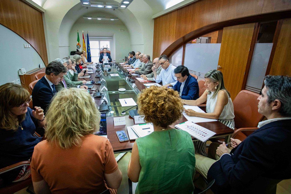 PTSExtremadura's tweet image. ✨ Reunión de la Mesa del Diálogo Civil del Tercer Sector de Extremadura (16/07/25) ✨
🔍 Objetivo: Fortalecer la colaboración entre la Junta de Extremadura y las entidades sociales.
💪 Compromiso: Impulsar políticas de cohesión social, igualdad y derechos para los extremeños.
