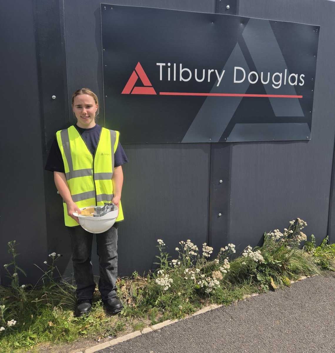 Mia is currently visiting us for one day a week on Work Experience 🎓 

Her ambition is to progress with a career in construction, specifically with Health and Safety 👷‍♂️ 

Good luck Mia! 

#workexperience #roofing #cladding #healthandsafety #constructionuk