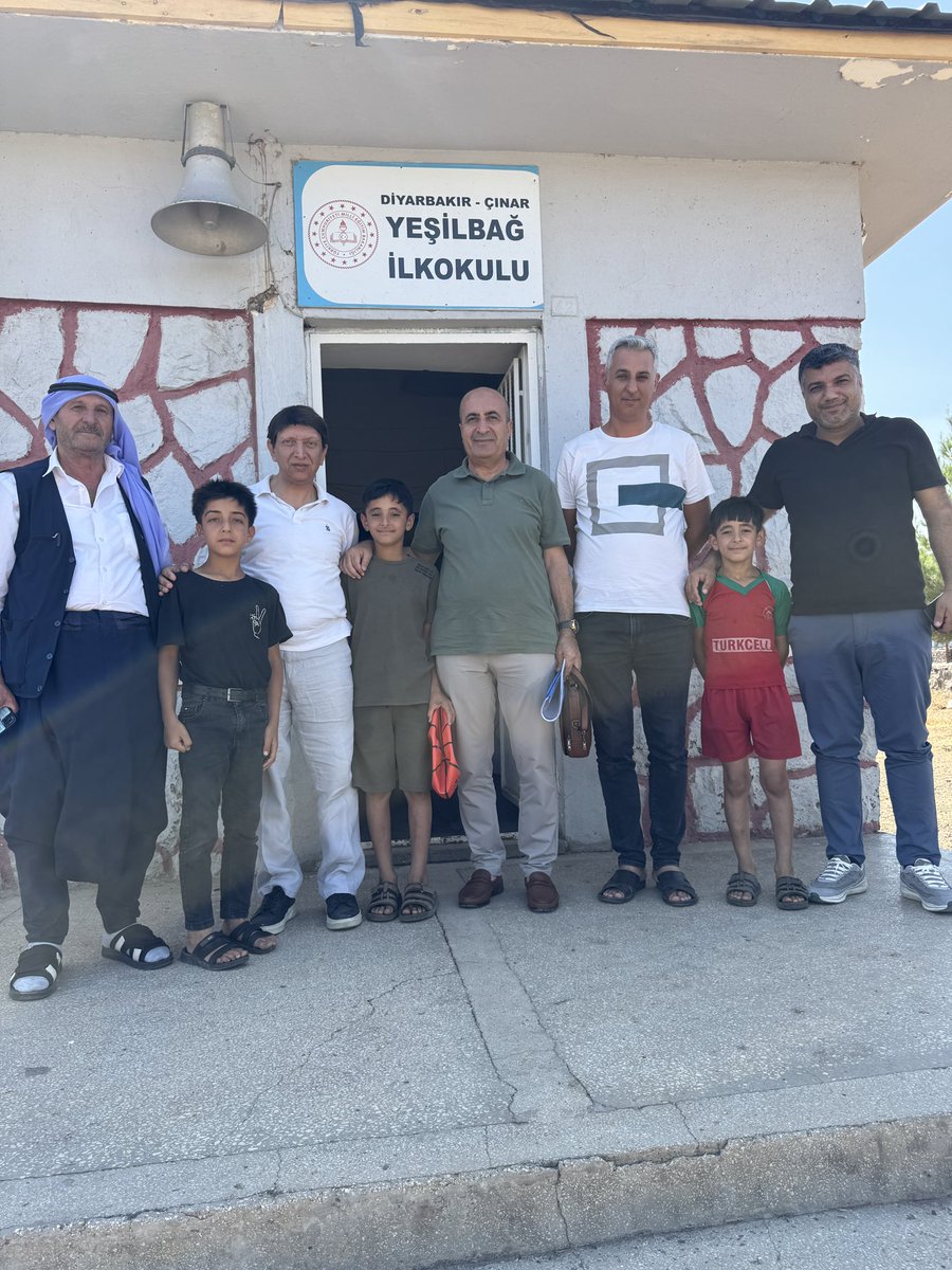 İlimiz Çınar Yeşilbağ İlkokulunun “Enerji Dostu Mavi Yeşil Okul Etiketi” belgelendirme süreci için saha çalışması yapılmaktadır.
<a href="/tcmeb/">Millî Eğitim Bakanlığı</a> 
<a href="/Yusuf__Tekin/">Yusuf Tekin</a> 
<a href="/vali_zorluoglu/">Murat Zorluoğlu</a> 
<a href="/omurfatih/">Ömür Fatih Karakullukçu</a> 
<a href="/ozkan_meb/">Özkan AVCI</a> <a href="/Murat4Kucukali/">Murat Küçükali</a> 
<a href="/berhuni47/">Hasan BERHUNİ 🇹🇷</a> <a href="/MustafaKndrn21/">Mustafa Kandıran</a>