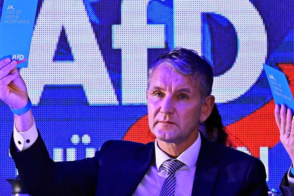 Lust auf coole Unterhaltungen? Diskussionen oder einfach unter "Blauzis" ?

Dann komm zum #AfD Treffpunkt meiner nagelneuen #clapper Kanals. 

clapperapp.com/group/mBg1MJZ6…