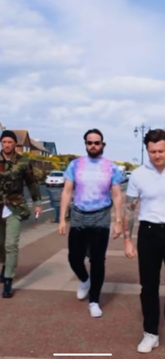 crystaltidesuk's tweet image. Movies is released tomorrow 😳 

If you haven’t already make sure you presave it goes a long way for us!

You can also enter the competition via the link below to win a cool t shirt. Not as cool as Neil looks below though but close 😉 

crystaltides.os.fan/pre-save-movies