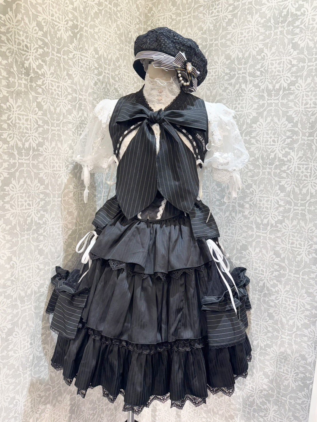 【難有】Mary Magdaleneローズレースカットソー　ブラック パステルフラワービーズ刺繍ブラックカラードレス