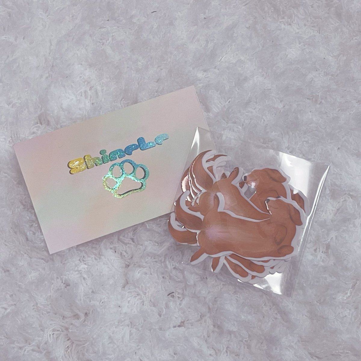 シネル(<a href="/shinele_/">ShineLe【シネル】ダックスキーホルダー8月販売開始！</a>)さんの企画で当選したへそ天ダックスちゃんステッカー🐶ᩚ❤️‍🔥

前家にいたBlumeBellの語源でもある華鈴ちゃんにそっくりでとても嬉しい可愛い...🫶🏻🫶🏻🫶🏻

素敵なステッカーをありがとうございます❣️