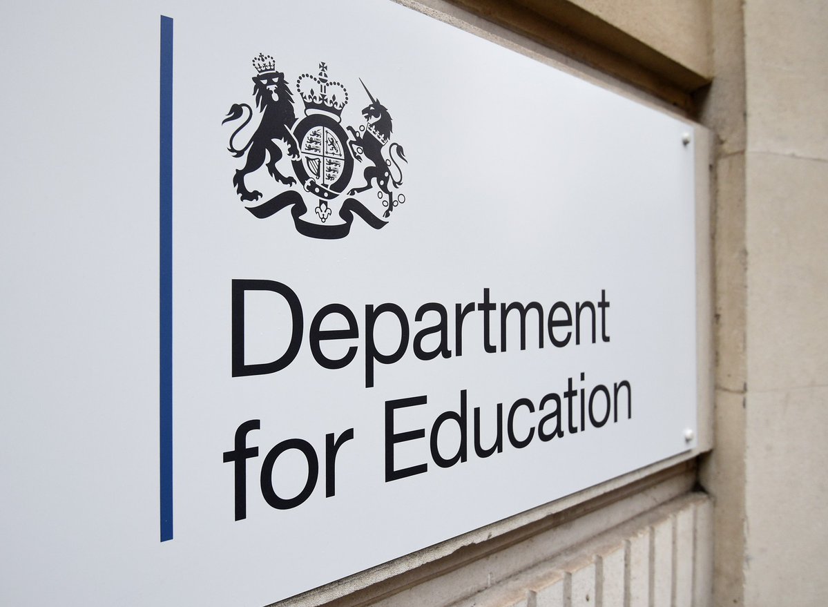 YgamUK's tweet image. 📚 The @educationgovuk has published updated statutory guidance for #RSHE in schools, placing greater emphasis on online harms, including new references to gaming and gambling.
Since 2014, we’ve trained over 15,000 teachers in hundreds of schools across the UK, empowering them…