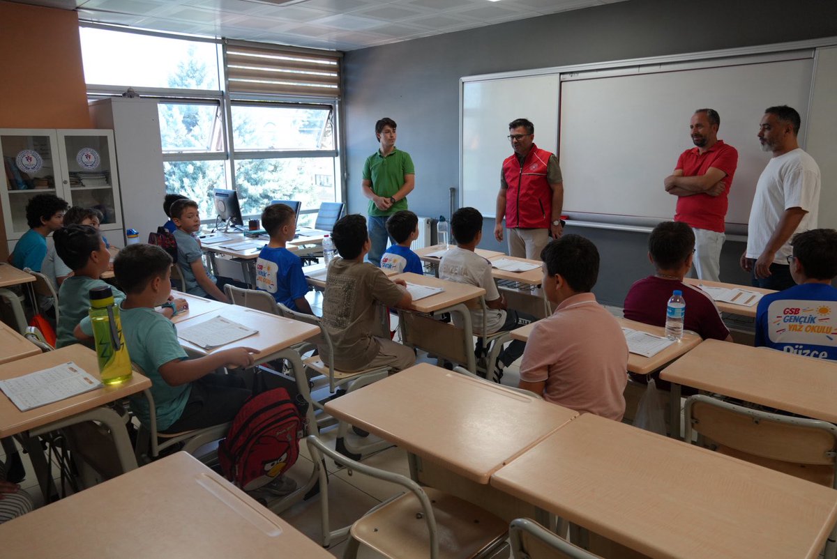 Düzce Gençlik Merkezi’nde Yaz Okulu Tüm Hızıyla Devam Ediyor

Düzce Gençlik ve Spor İl Müdürümüz İsa Yazıcı, Gençlik Merkezinde düzenlenen Yaz Okulu’nu ziyaret etti.

İl Müdürümüz İsa Yazıcı, Kur’an-ı Kerim, Dini İlimler Atölyesi, Namaz Duaları Ezber Eğitimi ve İlmihal dersleri