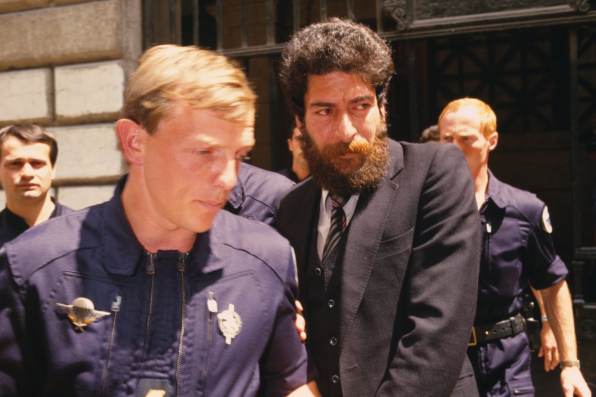 انا مناضل  ولست مجرماً #جورج_ابراهيم_عبدالله
الى الحرية بعد عمر طويل في السجون الفرنسية .
كل الامل الا تعرقل  اميركا خط سير الافراج عنه من الان حتى ٢٥ تموز  او ان توفد رسلها من الجانب الاسرائيلي لاضرام النيران بالحرية.