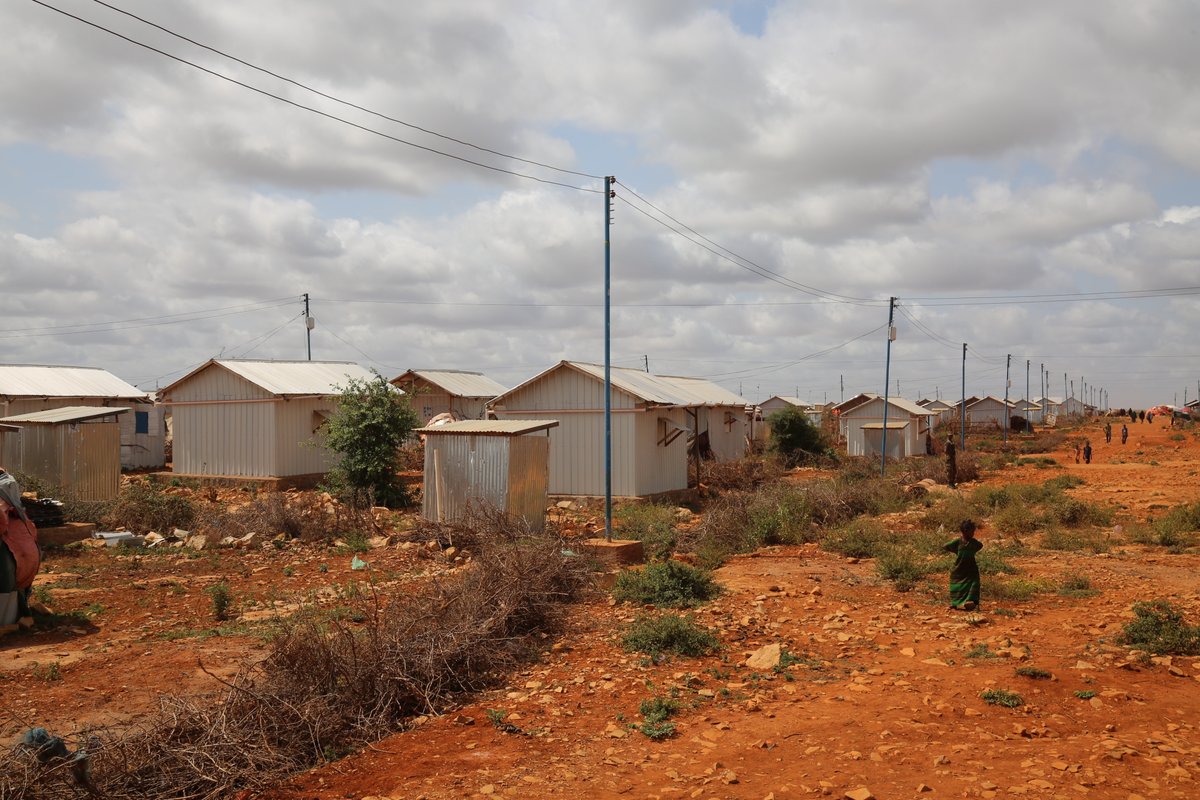 UNHCRSom's tweet image. #UNHCR Dep Rep Ms. Mandy Owusu joined DSRSG/RC/HC @GConway_UN, govt & partners on mission in Baidoa to assess and highlight progress on durable solutions. Displacement affected communities called for support in livelihoods, housing & education amid ongoing aid cuts.