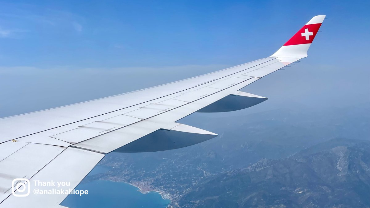 FlySWISS's tweet image. Wing shot with a landscape worth looking twice. What do you prefer from above – ocean or mountains? ✈️🏔️🌊 Share your pictures with #flyswiss for the chance to get featured. #repostsoftheweek #repost