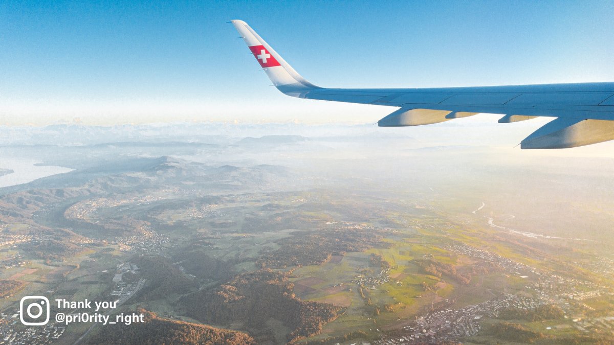 FlySWISS's tweet image. Wing shot with a landscape worth looking twice. What do you prefer from above – ocean or mountains? ✈️🏔️🌊 Share your pictures with #flyswiss for the chance to get featured. #repostsoftheweek #repost