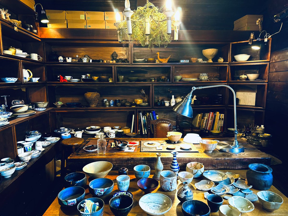 数日前、プライベートで金継ぎ体験に来た方が、偶然にも編集者さんに指名されてカメラマンとして撮影にいらした。お互いにびっくりしたけど、なんかうれしかった。