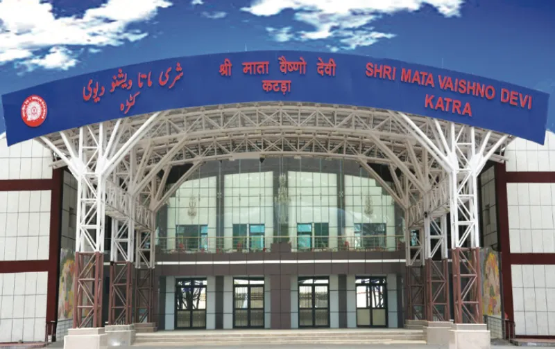 kashmirwatch06's tweet photo. In a boost 📈to connectivity & pilgrimage, the #Railways has sanctioned a Final Location Survey for a new 77.96 km rail line between #Jammu & Shri Mata #VaishnoDeviKatra. Big step for the Jammu region!
#RailConnectivity #VaishnoDevi #DevelopmentInJK #NayaJammuKashmir https://t.co/ZPWp6cZmUr