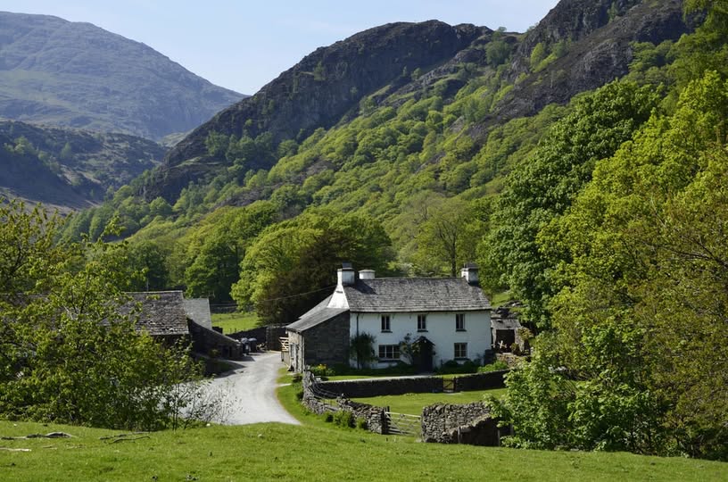 TheScribblerCMB's tweet image. #BeatrixPotter, famed for her #PeterRabbit books, was also a pioneering #conservationist. She used her earnings to buy and protect land in England’s #LakeDistrict, later leaving over 4,000 acres to the #NationalTrust to preserve its beauty and traditions.