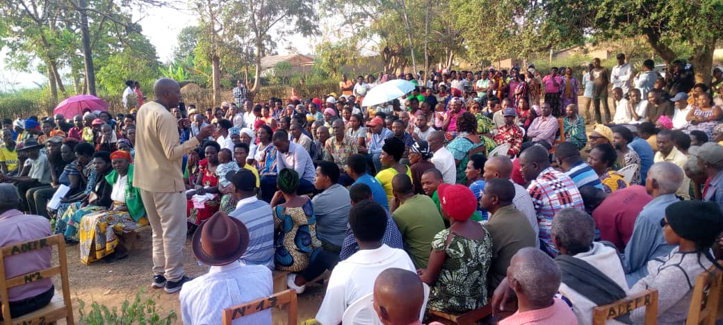Umurenge wa Rilima - Akarere ka Bugesera (@rilimabugesera) on Twitter photo Mu tugari tugize Umurenge wa <a href="/RilimaBugesera/">Umurenge wa Rilima - Akarere ka Bugesera</a> hari kubera Inteko z’Abaturage zirikuganira kuri gahunda za Leta zitandukanye zirimo; Umutekano, isuku n'isukura,miteweli no gukemura ibibazo by'abaturage. Umunyamabanga Nshingwabikorwa yifatanyije n'abatuye Akagari ka #Kimaranzara Mu tugari tugize Umurenge wa <a href="/RilimaBugesera/">Umurenge wa Rilima - Akarere ka Bugesera</a> hari kubera Inteko z’Abaturage zirikuganira kuri gahunda za Leta zitandukanye zirimo; Umutekano, isuku n'isukura,miteweli no gukemura ibibazo by'abaturage. Umunyamabanga Nshingwabikorwa yifatanyije n'abatuye Akagari ka #Kimaranzara