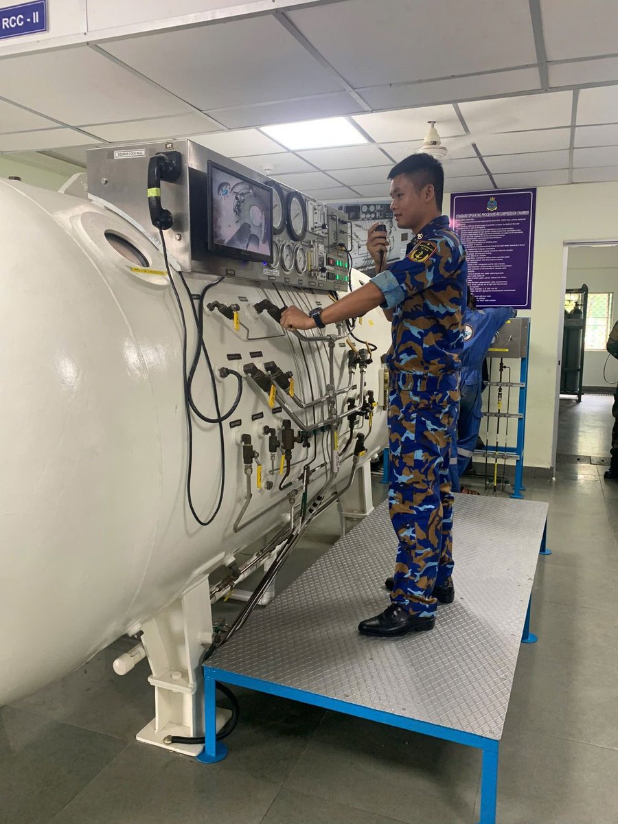 AmbHanoi's tweet image. 🇮🇳🤝🇻🇳 Strengthening defence ties!
Two Vietnam People’s Navy officers have successfully completed the 6-month Clearance Diving Course at the Naval Diving School, Kochi, India, and returned last week. A reflection of strong India–Vietnam defence cooperation and enduring strategic…