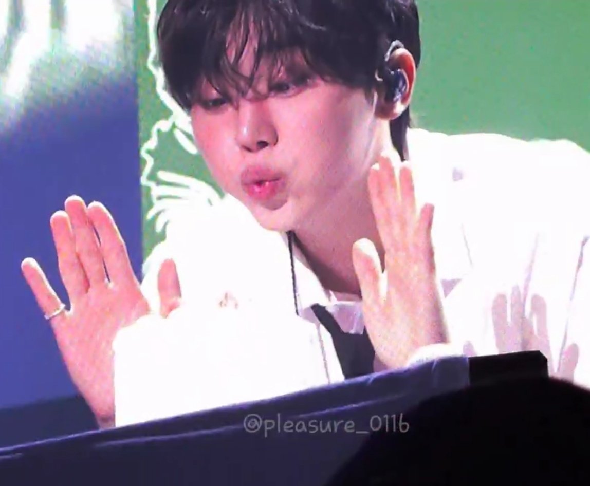 승관님 오늘 셀카 꼭 올려주셔야해요.........이건아니야