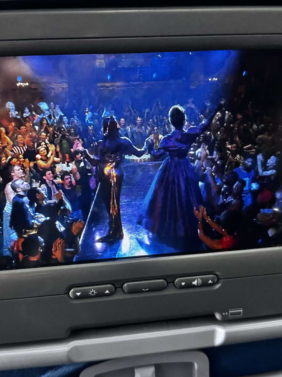 iiwantuuu's tweet image. watched my comfort movie on the plane ride home ✈︎ #towongfoo