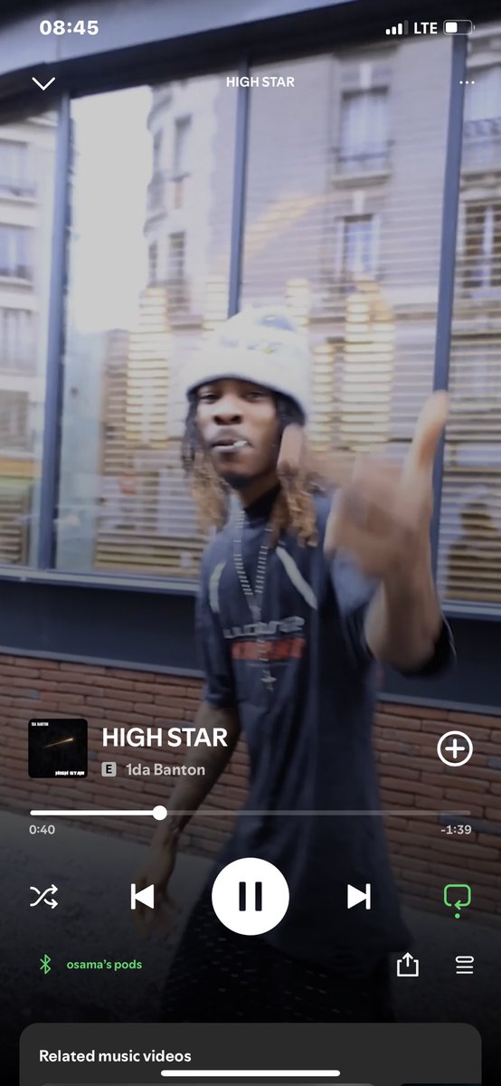 “1942 sipping and my rolly’s freezing, fresh boy like Wizzy” 1da Banton sabi ball normally, and PH boys dey always gbadun Wizkid, na so Burna Boy call am Messi that year 🫠❤️💯