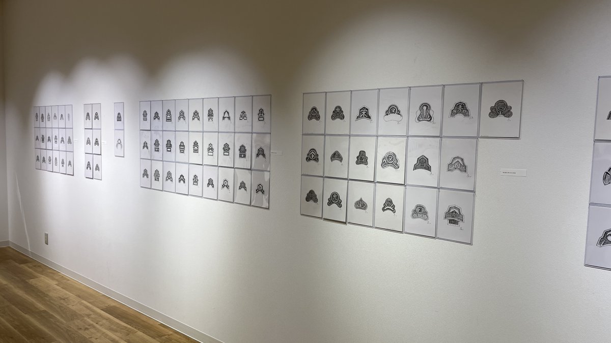 Riis_Ryukyu's tweet image. 本研究所の沖縄近現代セメント瓦調査隊一行で、名護博物館ギャラリーで開催されています「沖縄のセメント瓦　花瓦図譜集成展　田仲康嗣個展」にお邪魔いたしました！