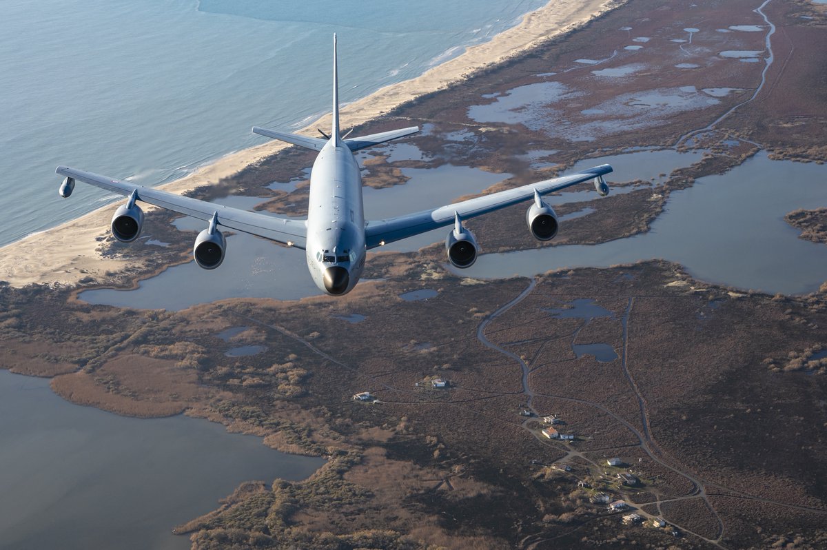 Armee_de_lair's tweet image. Ce mois-ci dans votre Air actualités :
➡️Focus sur le retrait du service du C-135
➡️Zoom sur le sergent-chef Dorian et son chien de combat Peyo
➡️Au cœur d'#ATHENA25 avec les forces spéciales air
Et bien plus encore..
Disponible en kiosque et en ligne 👉 bit.ly/44wgZSb