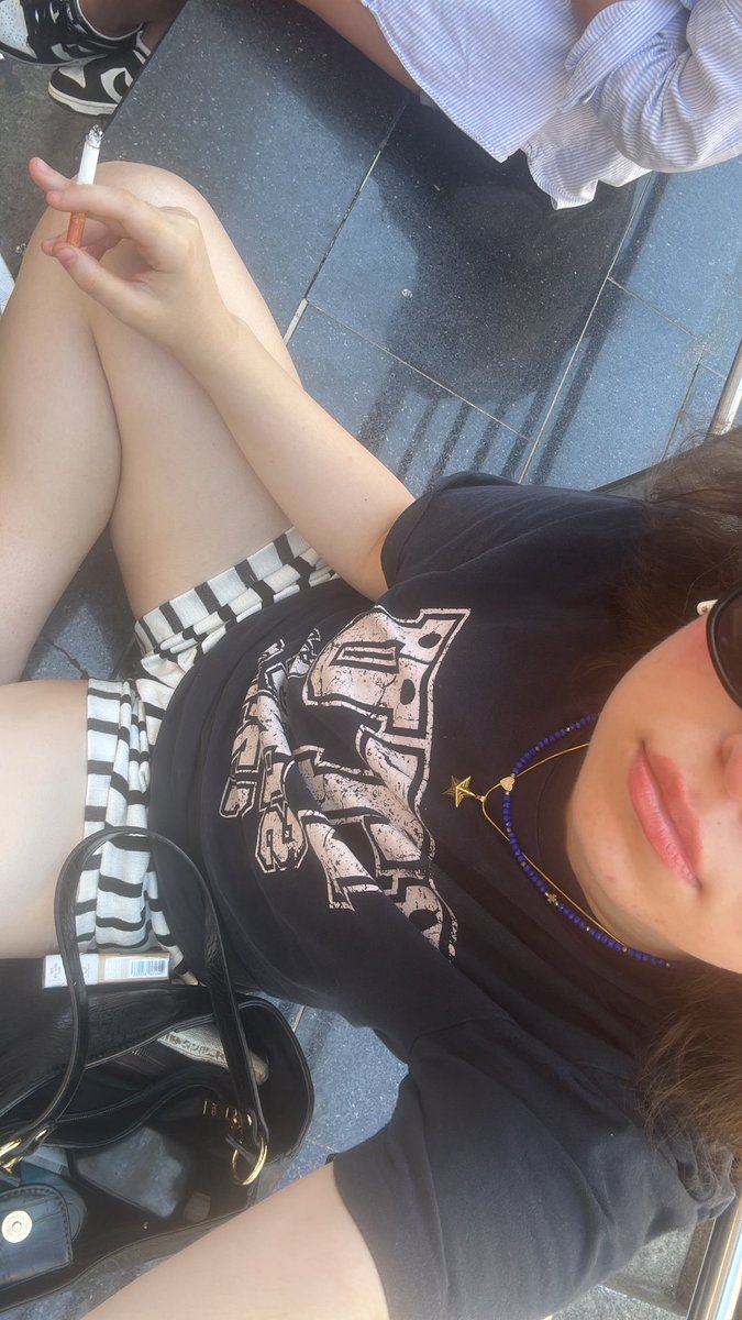 catholicyeezus's tweet image. #chillin