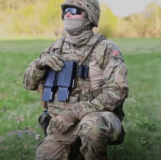 visegrad24's tweet photo. 🇺🇸 Pentagon arms troops with wearable anti-drone tech

The U.S. Army has signed a $26M deal with Danish company MyDefence to supply nearly 500 ultra-lightweight counter-drone kits. Designed for frontline troops, the systems detect and jam hostile drones without disrupting communications.