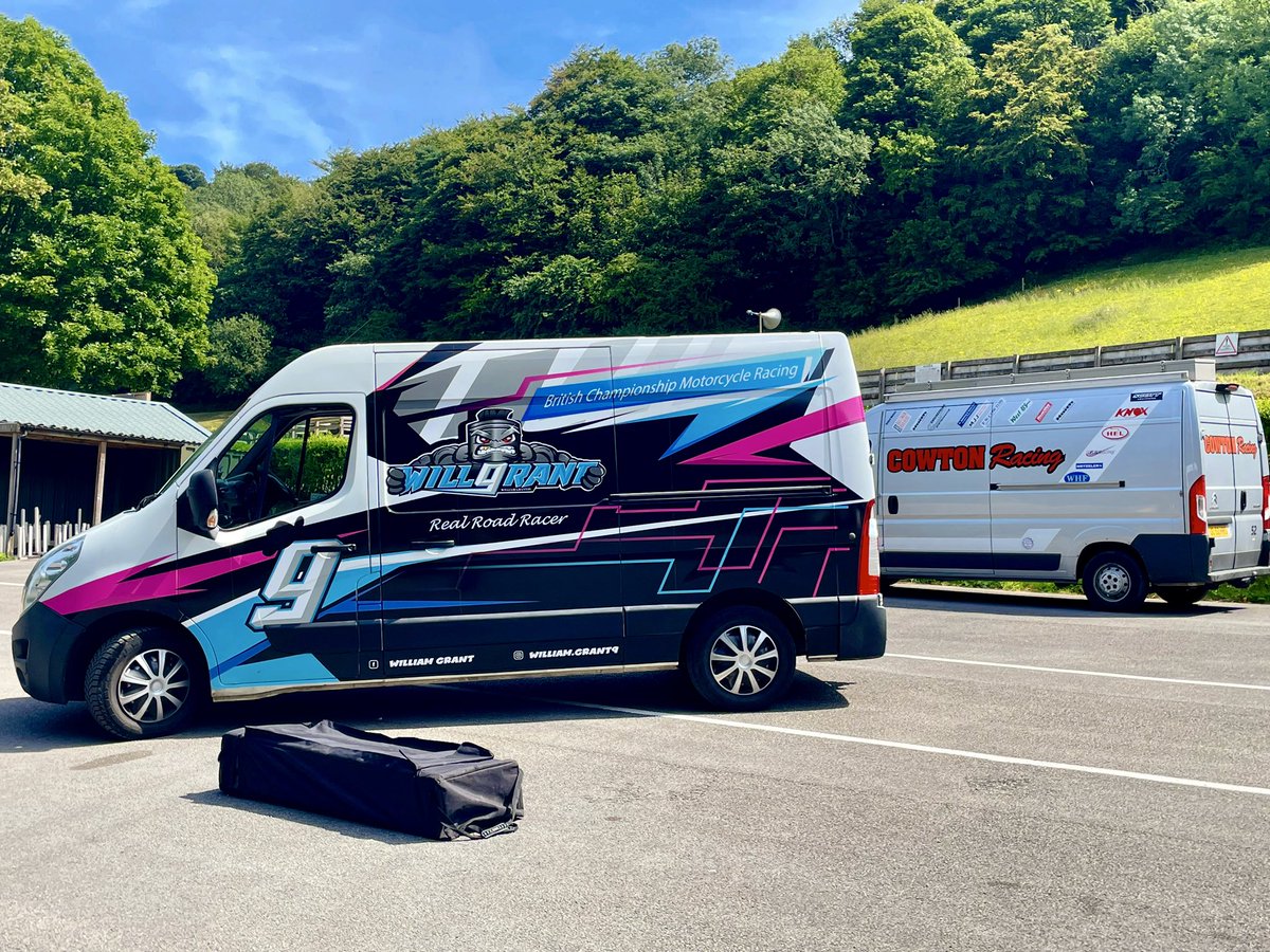 valmilam's tweet image. Early birds setting up for the Barry Sheene Festival this weekend. Oliver’s Mount, Scarborough.