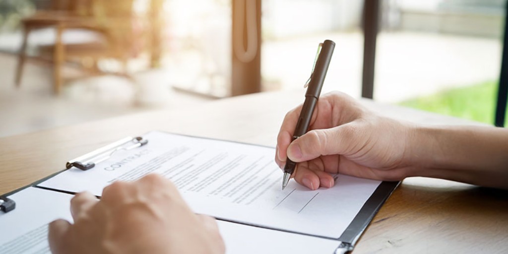 Sending a notice? Check who it must go to and how—email alone may not cut it. bit.ly/4eLvdly