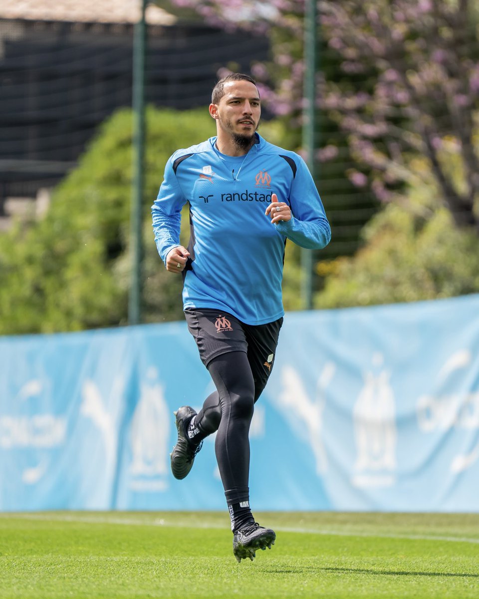 JDZFootball's tweet image. 🎙️ Robert Pirès sur Ismaël Bennacer 

« Le garder à l’OM ? Tous les jours je le garde. C’est exactement le type de joueur que j’aime : techniquement, il t’apporte quelque chose, il peut débloquer des situations. » 

[ @lemediacarre ]