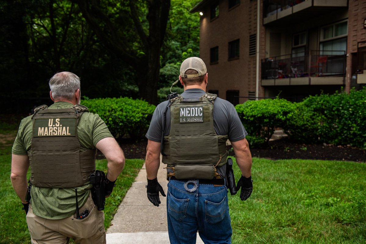 USMarshalsHQ's tweet image. Throughout the spring and summer months of 2025, the U.S. Marshals Service has focused collaborative enforcement efforts on violent criminal alien fugitives in support of ICE and the Make D.C. Safe and Beautiful Task Force.
#USMarshals
usmarshals.gov/news/press-rel…