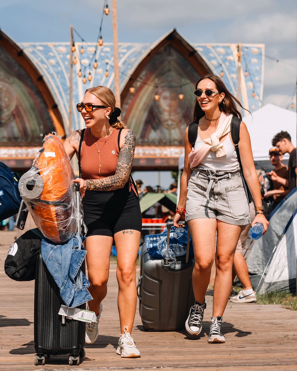 tomorrowland's tweet image. People of Tomorrow arriving at DreamVille (campsite), uniting with friends from all over the world.
Follow update.tomorrowland.com for all official info & updates.