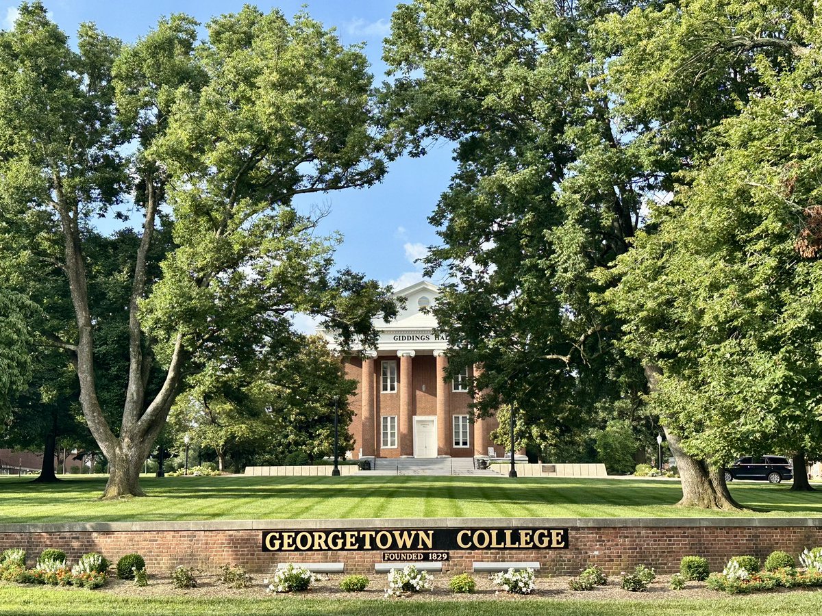 What a beautiful morning <a href="/GtownCollege/">Georgetown College</a>!!  🐅 🧡