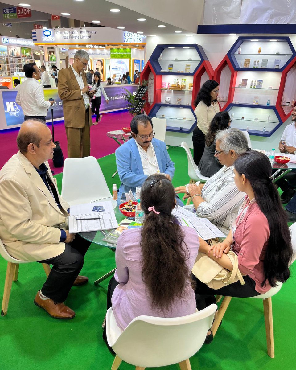 KumarOrganic's tweet image. Big success at #CosmohomeTech2025 in New Delhi!
Director Mr. Shashank Singh’s presence sparked key discussions &amp;amp; industry collaborations.
Grateful for the overwhelming response at our booth! 🙌
#TradeShow #CosmeticInnovation #Leadership #ShashankSingh #BoothHighlights