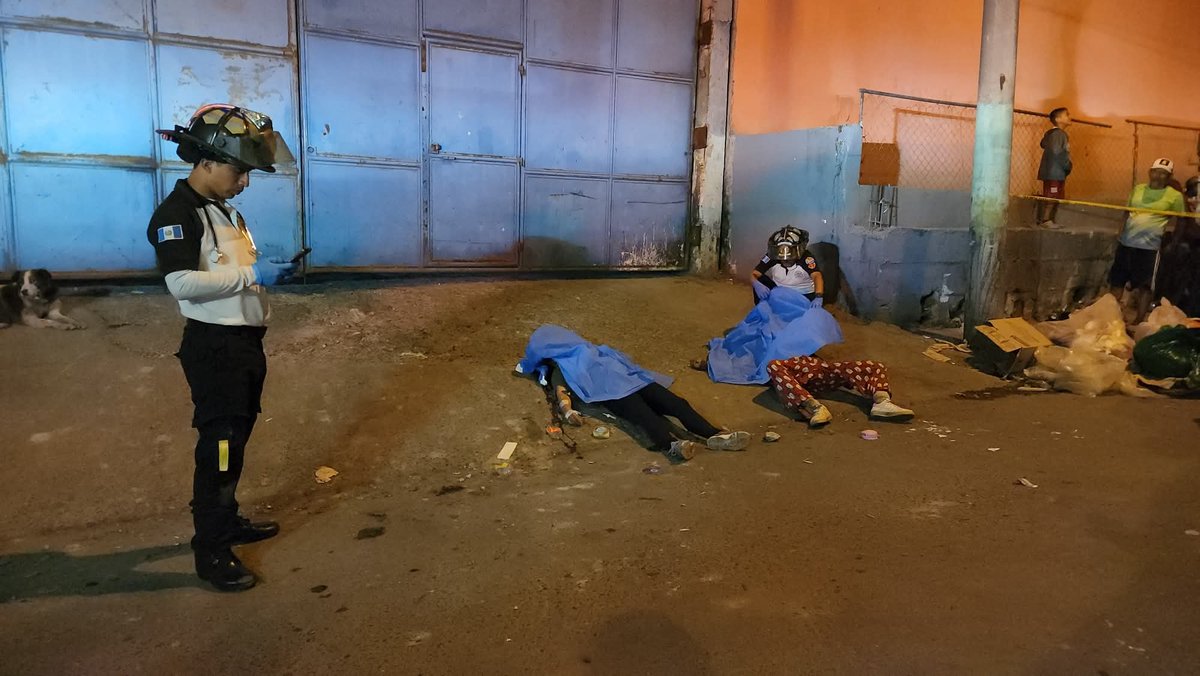ElQuetzalNews's tweet photo. 🚨 Ataque armado en zona 3 deja dos fallecidos
Un hombre y una mujer murieron en la 30 calle y 8ª avenida, zona 3.
Bomberos Voluntarios les brindaron atención, pero lamentablemente fallecieron en el lugar.
#VamosGuate #InseguridadGT #Guatemala #MPGT #TraficoGT #elpueblodignoesprimero