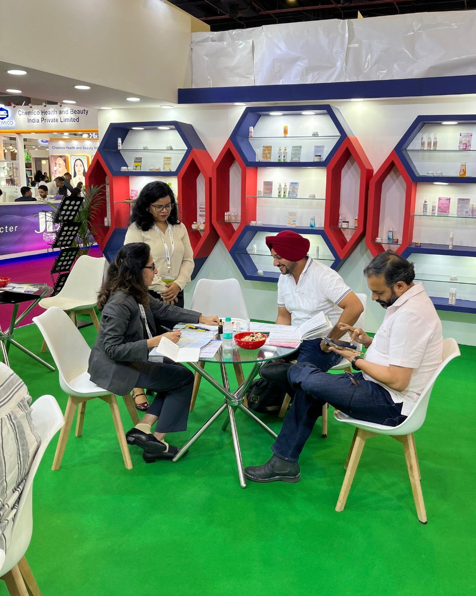 KumarOrganic's tweet image. Big success at #CosmohomeTech2025 in New Delhi!
Director Mr. Shashank Singh’s presence sparked key discussions &amp;amp; industry collaborations.
Grateful for the overwhelming response at our booth! 🙌
#TradeShow #CosmeticInnovation #Leadership #ShashankSingh #BoothHighlights