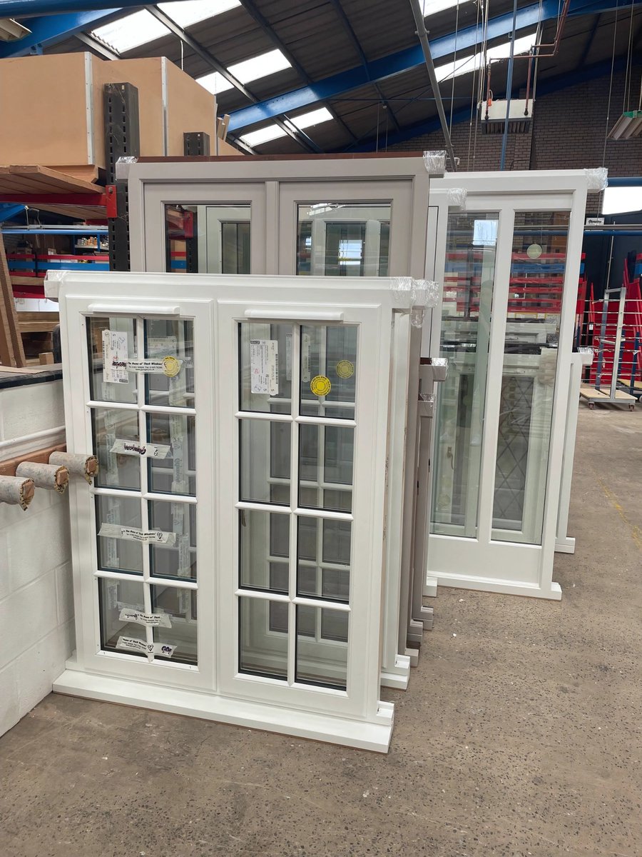 Glyngaryjoinery's tweet image. Plenty of variety going through the workshop right now 👀

From custom windows to bespoke doors, our racks are filled with British-made products, each one handcrafted with care by our skilled team. 👌

#britishmade #timberwindows #timberdoors #craftedbyhand #glyngaryjoinery