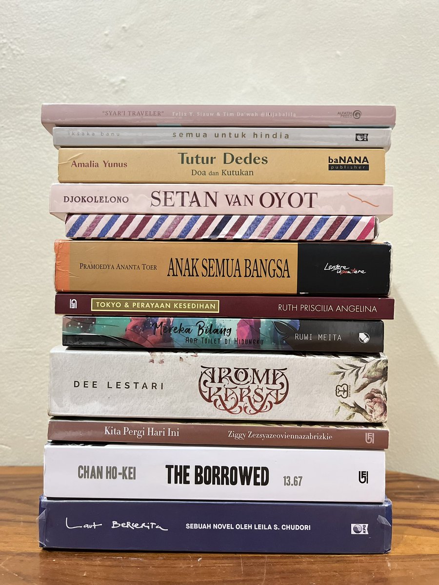 leejenoailopyu's tweet image. // WTS (want to sell) 

mau jual buku novel. pict 1 &amp;amp; 2 segel (sealed), pict 3 preloved. semua ori, good condi. ada yg bahasa inggris juga.

🍊 via oren
✅ sudah include adm+packaging
📍tgr

jika lewat tolong RT/like yaa, terimakasih!

t. bekas fiksi nonfiksi self improvement