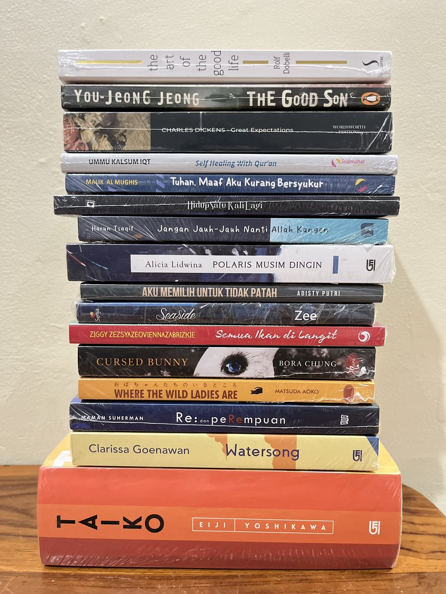 leejenoailopyu's tweet image. // WTS (want to sell) 

mau jual buku novel. pict 1 &amp;amp; 2 segel (sealed), pict 3 preloved. semua ori, good condi. ada yg bahasa inggris juga.

🍊 via oren
✅ sudah include adm+packaging
📍tgr

jika lewat tolong RT/like yaa, terimakasih!

t. bekas fiksi nonfiksi self improvement