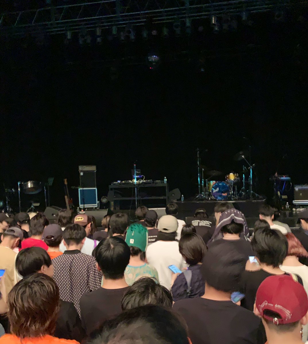 wcw7cwnV49iBWL9's tweet image. フレシノが笑えば笑うだけ涙が出てくる不思議なライブでした。
それっぽい掲示物がなかったので、UCガンダムの尻アングルを添えて。