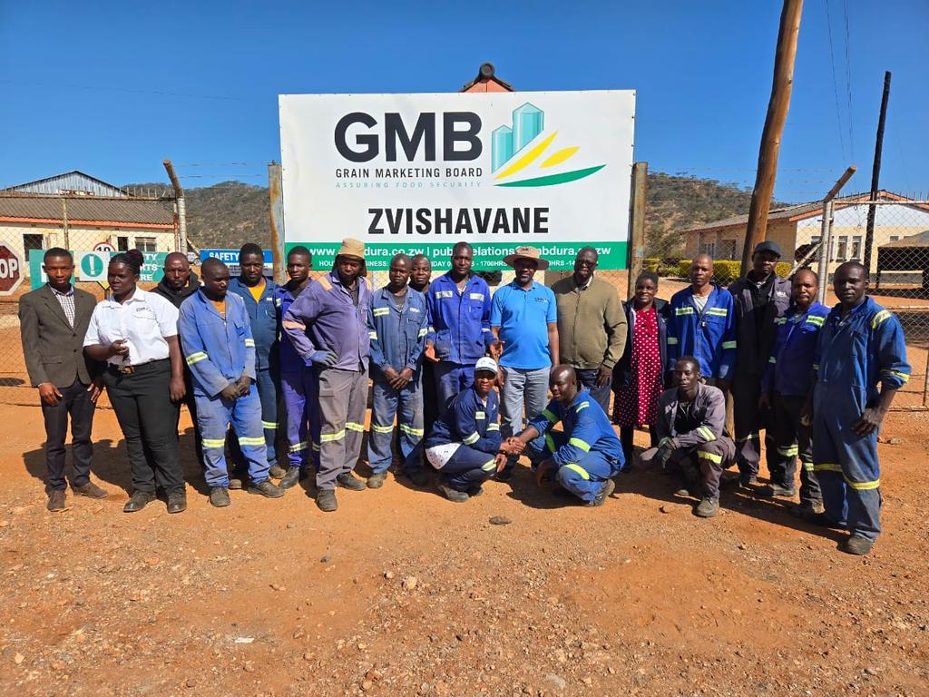GMB CEO Dr. Edson Badarai has taken his interface and engagement exercise with workers to Zvishavane Depot. He is also assessing intake at depots.
#Food Security: Everywhere. Everyday.