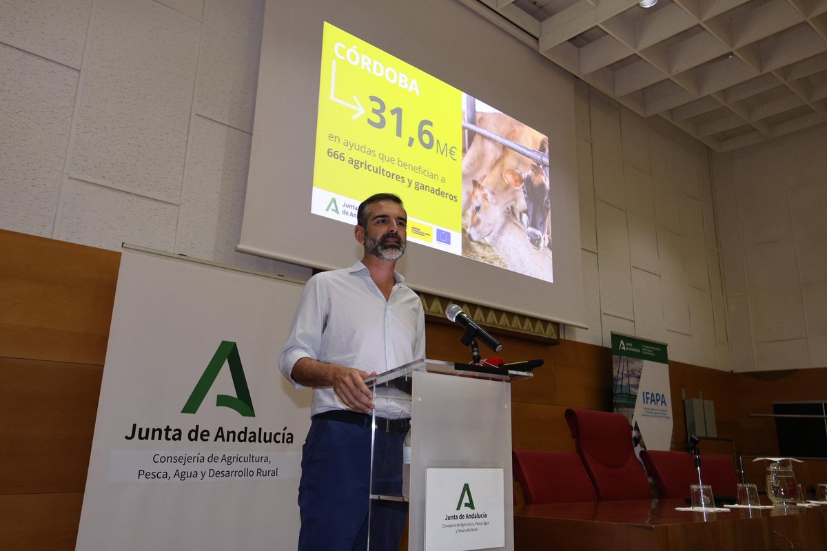 RamonFPM's tweet photo. 🚜 Hoy estamos en #Córdoba reafirmando el compromiso de la @AndaluciaJunta con el campo andaluz. 

Más de 31,6M€ en #ayudas para 666 agricultores y ganaderos cordobeses, que podrán modernizar sus explotaciones y mejorar su rentabilidad y competitividad. 

#FondosFEADER https://t.co/eT2yL55das