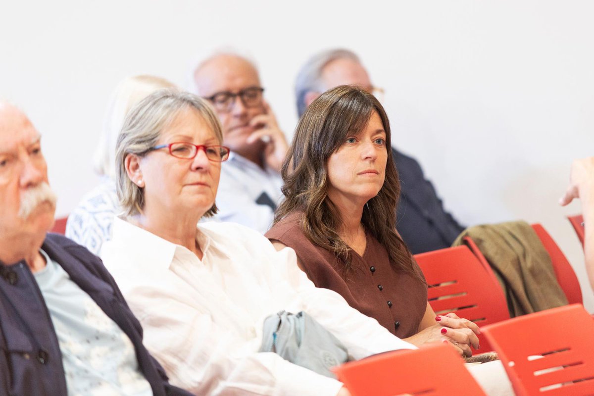 CRASTURIAS's tweet image. La Fundacion Foro Jovellanos presentó su Almanaque número 12.

Una publicación, patrocinada por Caja Rural de Asturias, que recoge contenidos relacionadas con las inquietudes de Jovellanos.

Elena García, asesora de banca personal, asistió al acto de presentación.