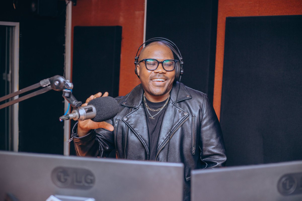 phoenixfmzambia's tweet image. Your Saturday soundtrack just got a boost! Tha RockinGuy's Sound of the Weekend kicks off from 2-6 pm on Phoenix 89.5 FM. Join the party on air or online via our website phoenixfm.co.zm and enjoy perfectly curated playlists.
#PhoenixFM #onlythebestisgoodenough