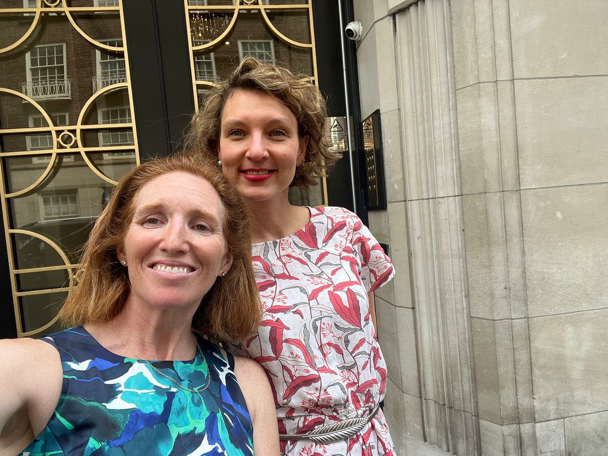 Did someone say Throwback Thursday?!

Aoifinn and Genia Diamond, pictured here in London this week!

Check out Genia's episode here 
f.mtr.cool/elbrmmnwey